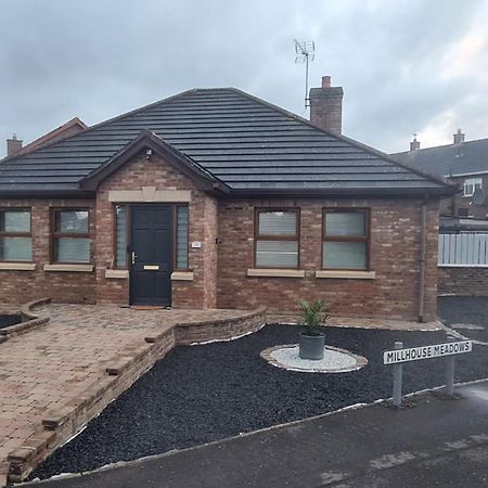 Millhouse Cottage A Luxury 3 Bed Bungalow アントリム エクステリア 写真