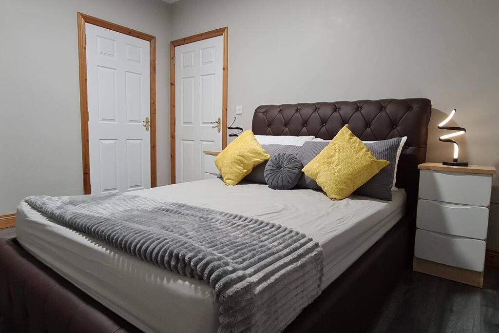 Millhouse Cottage A Luxury 3 Bed Bungalow アントリム エクステリア 写真