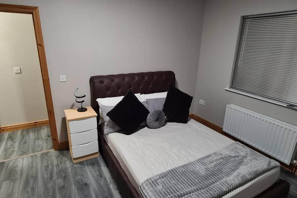 Millhouse Cottage A Luxury 3 Bed Bungalow アントリム エクステリア 写真