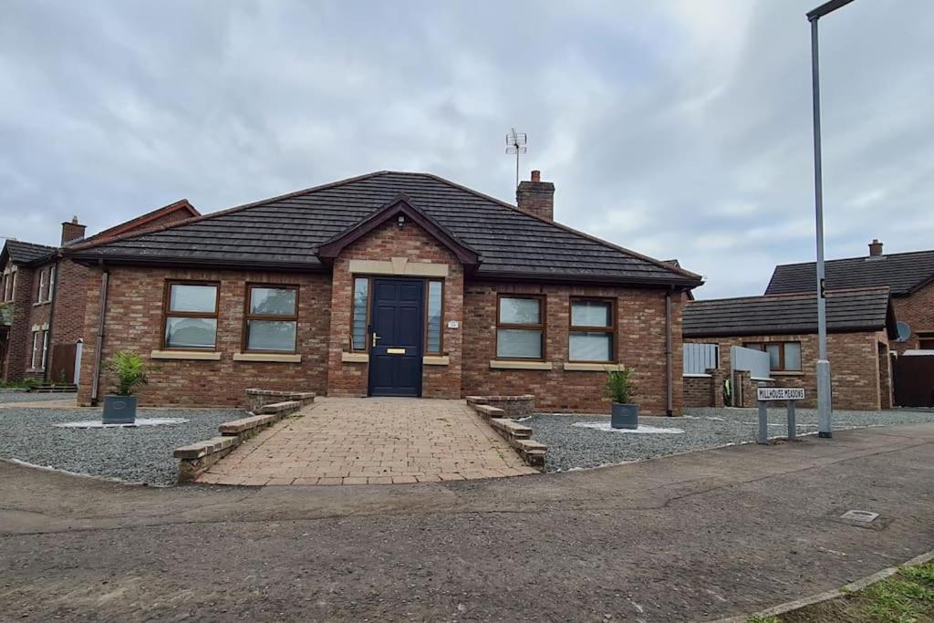 Millhouse Cottage A Luxury 3 Bed Bungalow アントリム エクステリア 写真