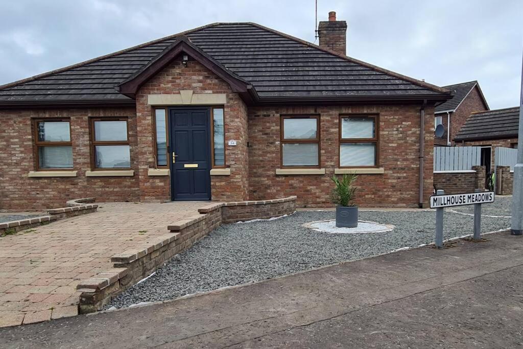 Millhouse Cottage A Luxury 3 Bed Bungalow アントリム エクステリア 写真